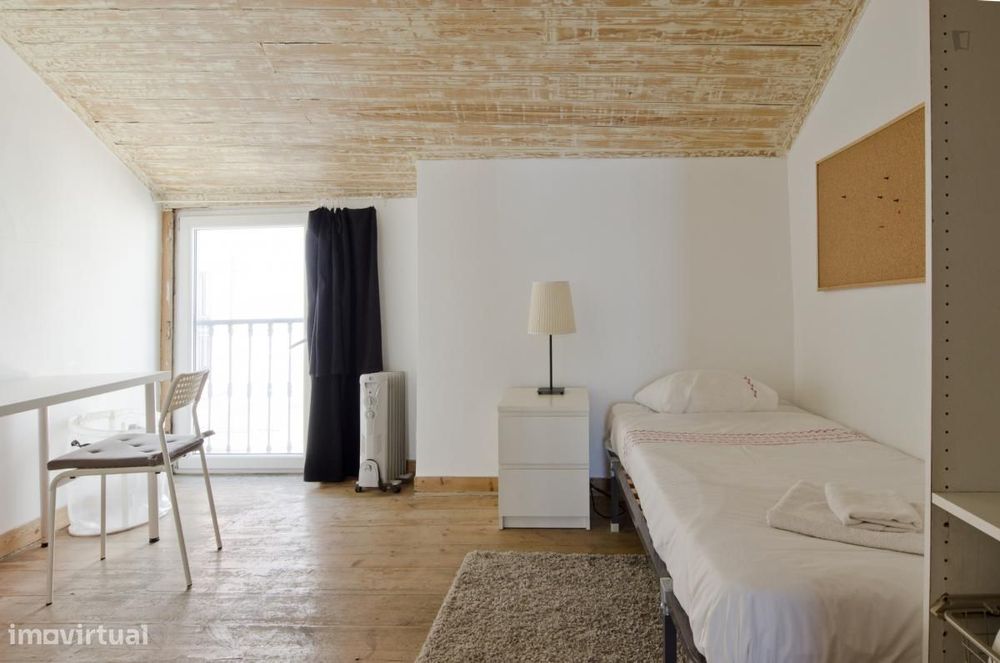 Quarto - localizado em Santa Apolónia Lisbon