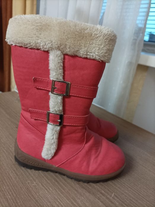 Продам теплые сапожки на девочку.