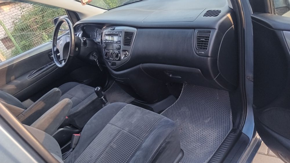 Продам Mazda MPV