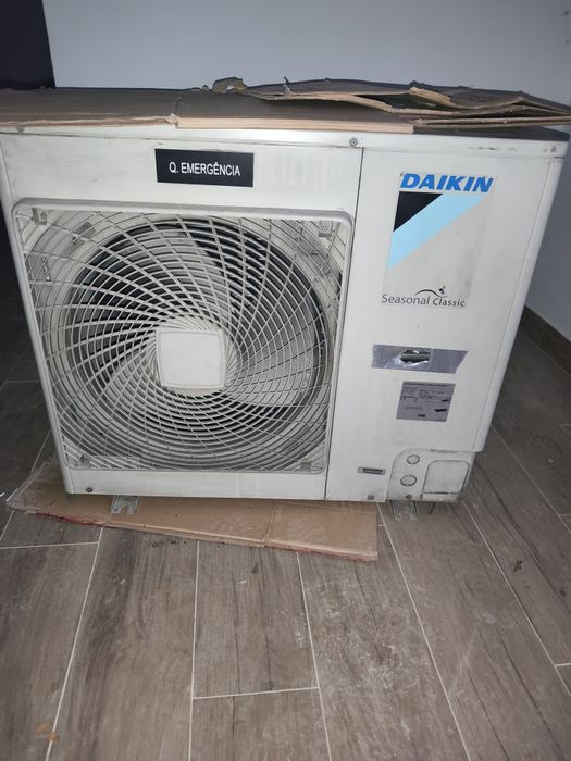 2 aparelhos ar condicionado daikin 24000 btus