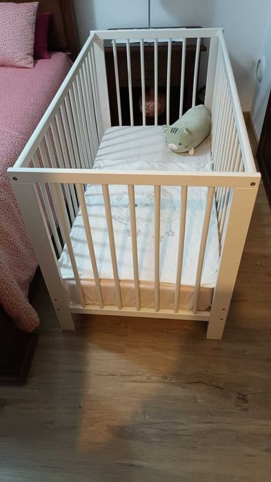 Cama de bebé usada em ótimo estado