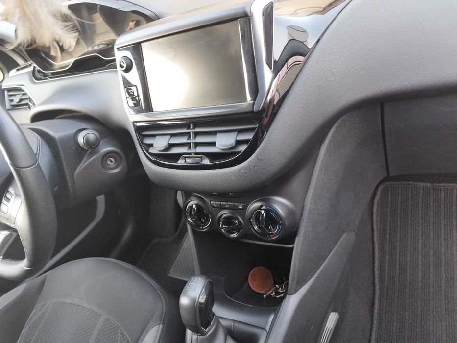 Peugeot 208 — fotografia 9
