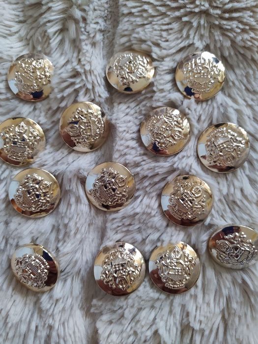 Пуговицы модные 14 шт