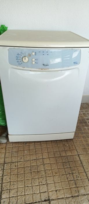 Máquina lavar loiça Whirlpool