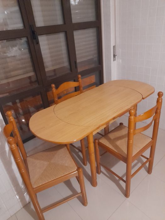 Mesa de cozinha + 4 cadeiras