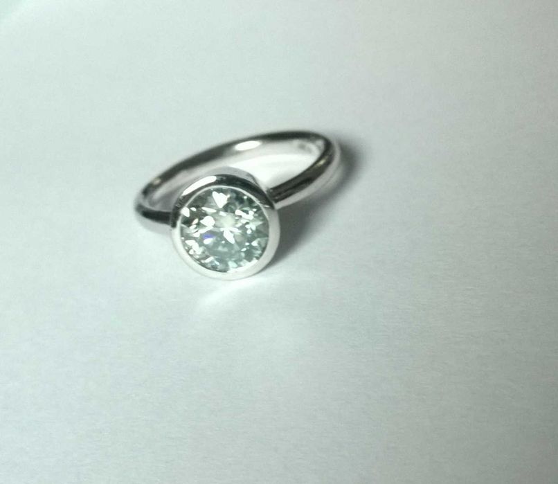 Srebrny pierścionek z moissanitem  3 ct (+ )  r. 16 (16.5) , VVS1