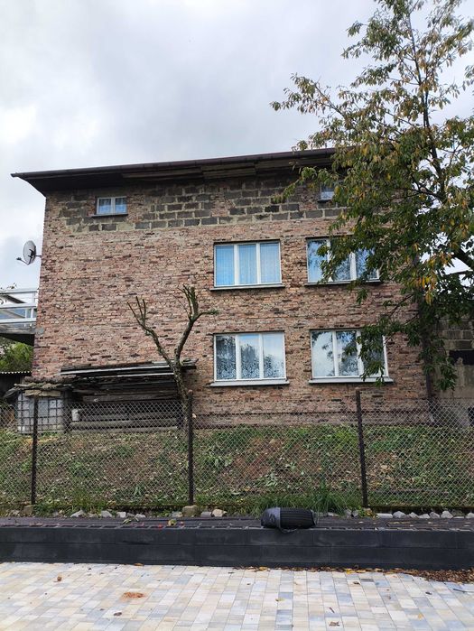 Dom wolnostojący z garażem