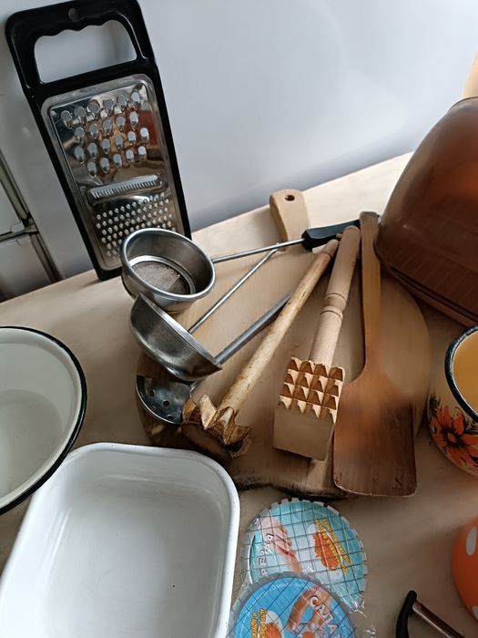 Кухня аксесуари тертка дошка сито ніж відкривачка овочерізки