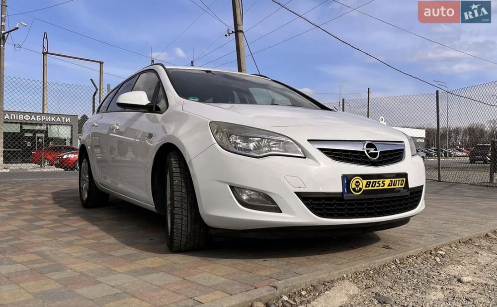 Машина Opel Astra