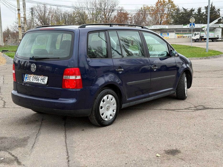 Продам VOLKSWAGEN Touran 2004р 1.6бенз 7-мест