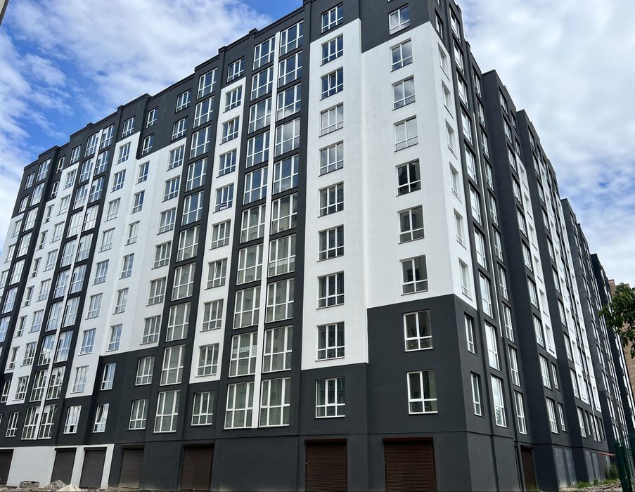 Гараж 21м в дворі вул Чорновола 155 Парковий маєток