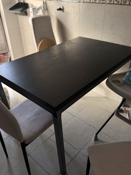 Mesa de jantar + 4 cadeiras