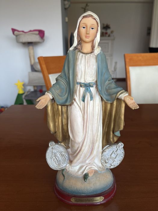 Estátua Nª Srª das Graças, 31 cm, resina com base de madeira, antiga