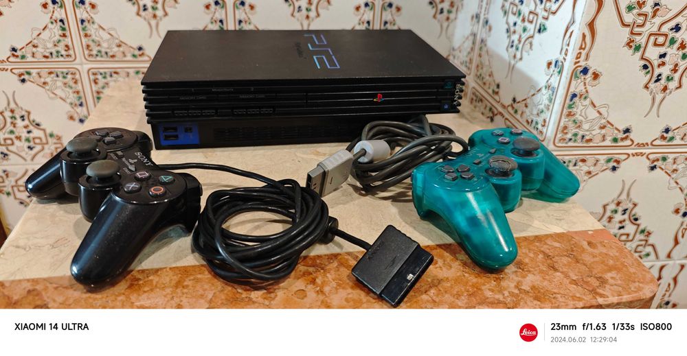 Consolas de jogos PlayStation 2 e PlayStation 3