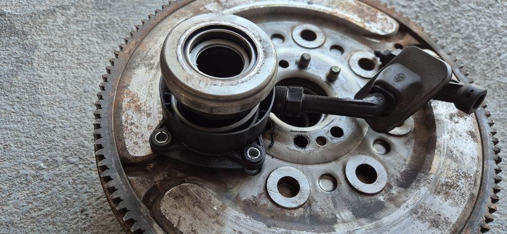 Sprzęgło Volvo 2.0d v50 s40 v70 136KM tarcza docisk wysprzeglik dwumasa bdb stan
