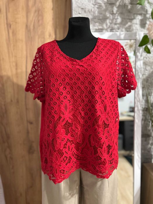 Czerwona damska koronkowa bluzka Bon Marche – rozmiar 48