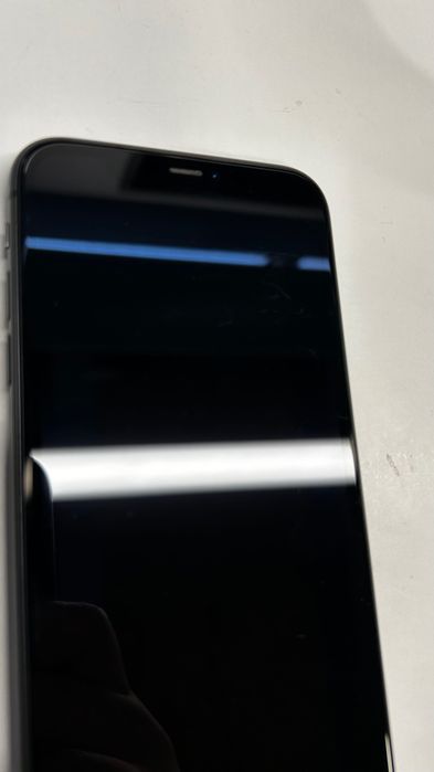 iPhone 11 64GB – 84% bateria – Bom estado + carregador incluído