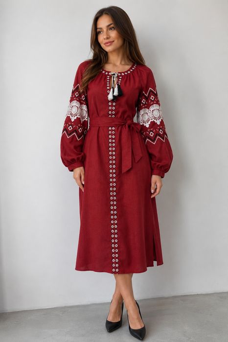 Жіноча сукня вишиванка.