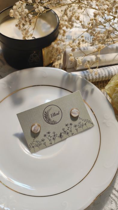 kolczyki sztyfty żywica z hortensją