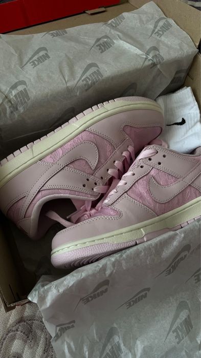 Nike SB Dunk Low Lace Pack Regal Pink трендові жіночі кросівки найк сб данк