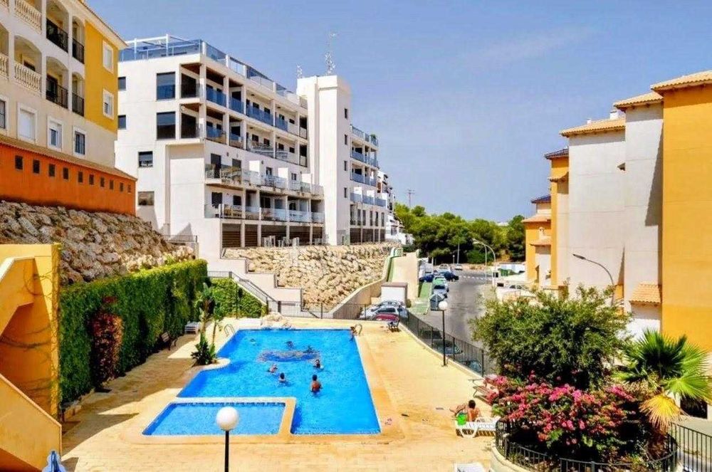 • Квартира 3 кімн • Тераса • Басейн • Парковка • Кампоамор • Іспанія