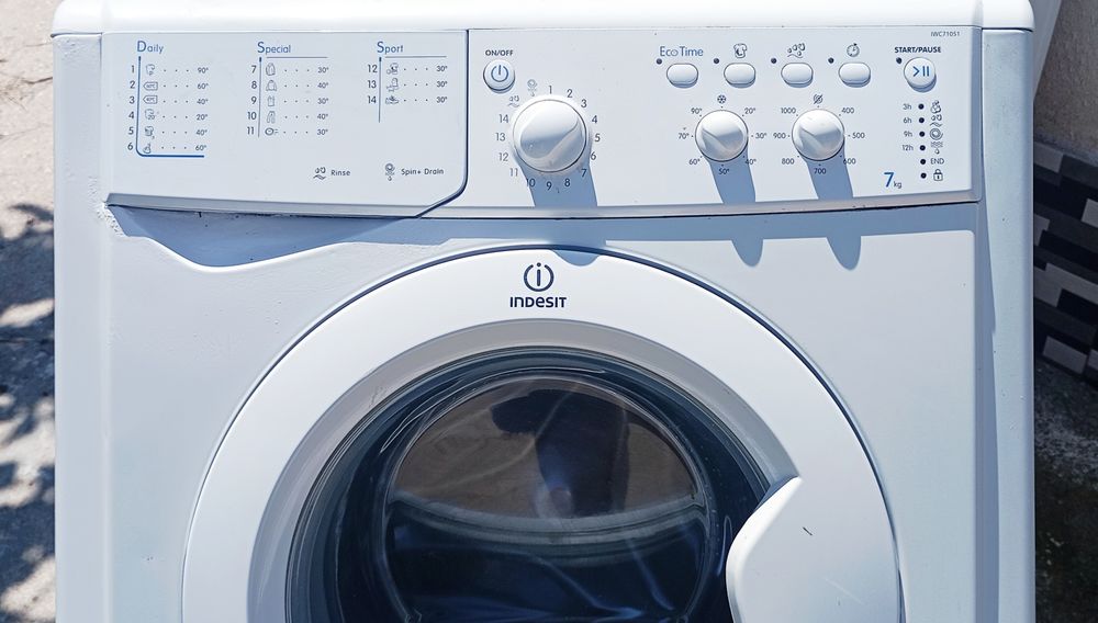 Máquina lavar roupa impecável