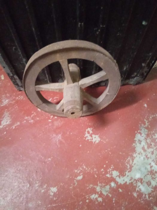 Varias rodas Carroça bom estado