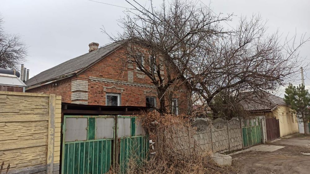 Продам цегляний будинок в Дергачах, район вокзалу. Сертифікат так.