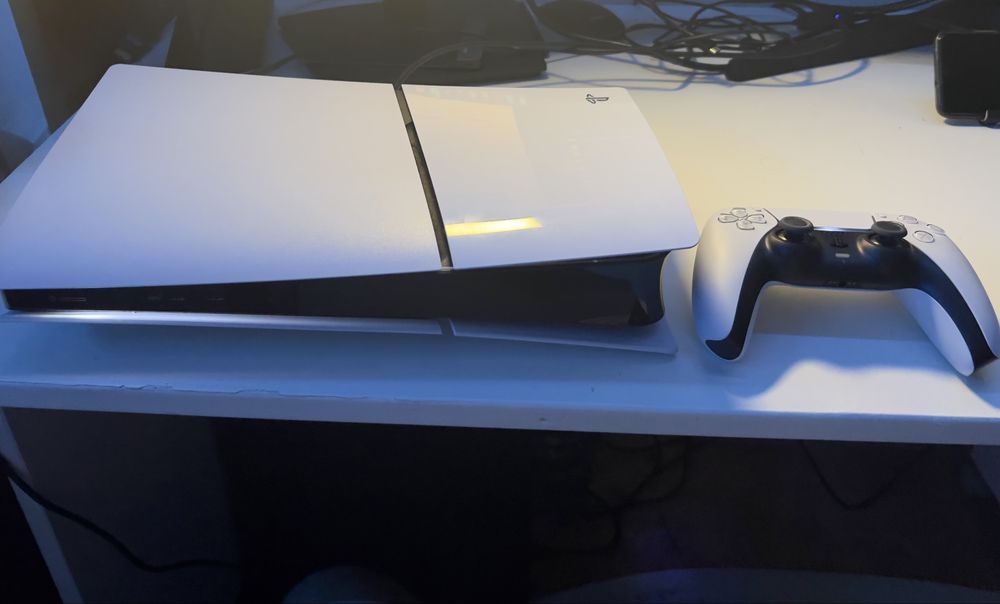 PS5 Desbloqueada (Como Nova) + Loja Integrada com 206 Jogos