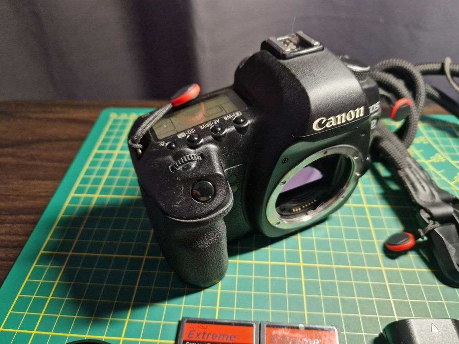 Canon EOS 5D Mark II – pełna klatka + akcesoria
