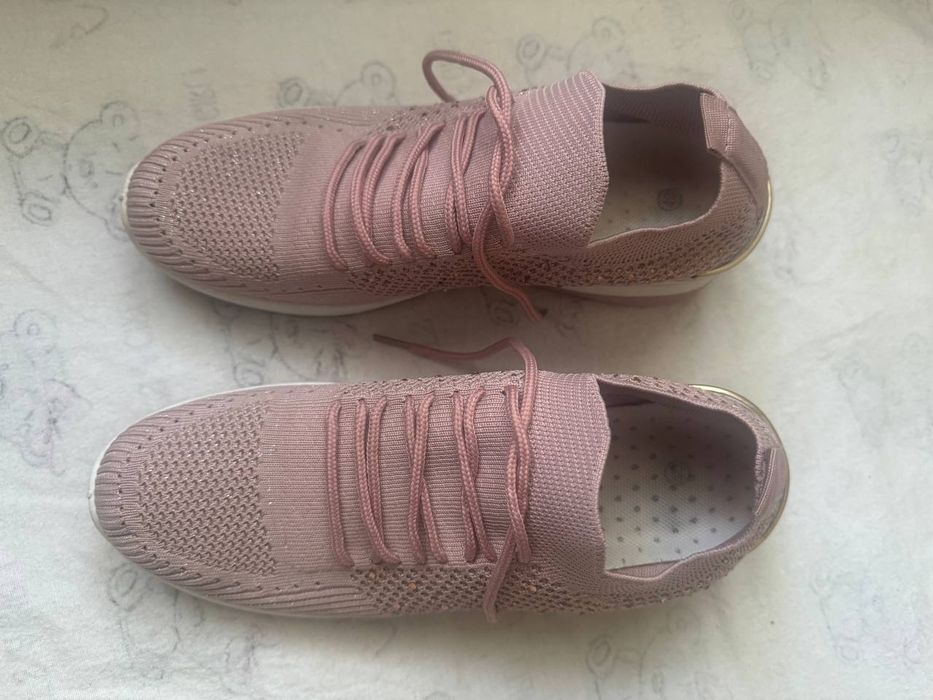 Жіноче взуття осінь-весна