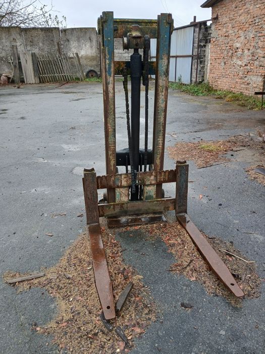 Підйомник до трактора