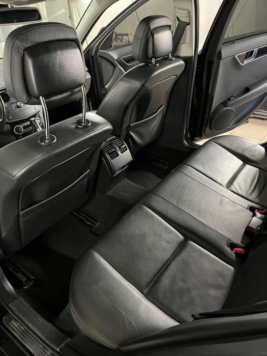 Мерседес c клас в гарному стані