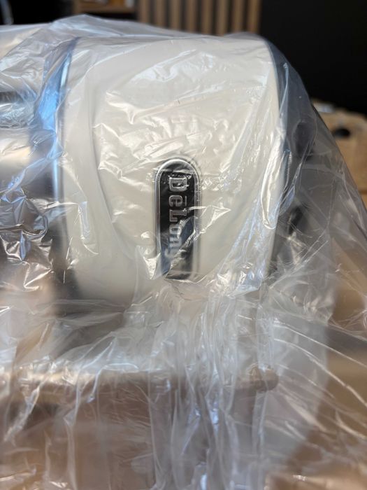 Ekspres ciśnieniowy DeLonghi Dedica EC 685.W - biały - nowy