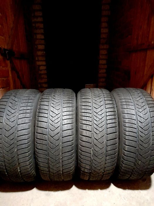 Opony zimowe Pirelli 215/55/17.
