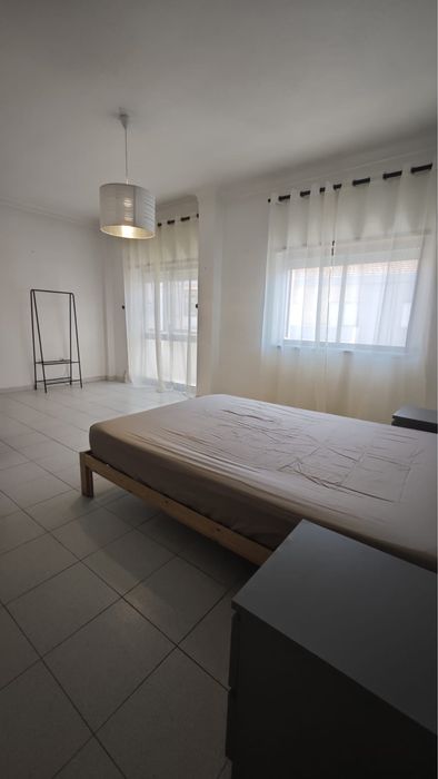 Alugo quarto no Barreiro