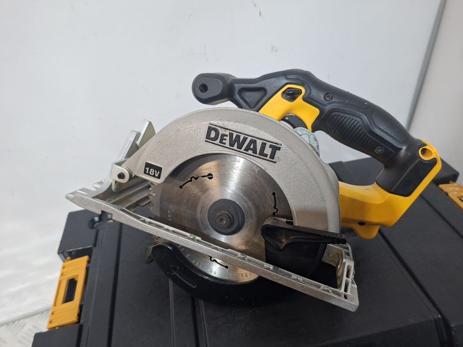 Пила дисковая аккумуляторная DeWALT DCS391