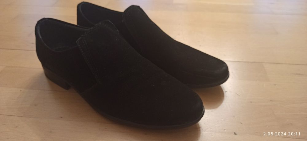 Buty zamszowe młodzieżowe r. 39