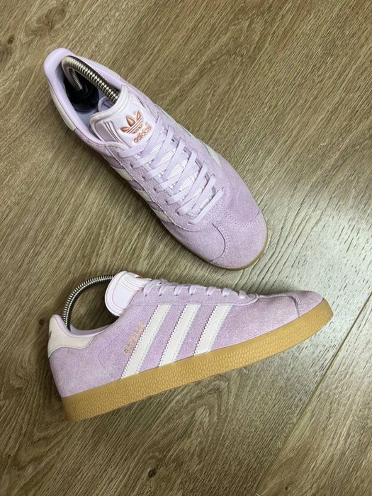 Продам БОМБЕЗНІ жіночі кросівки Adidas Gazelle Originals
