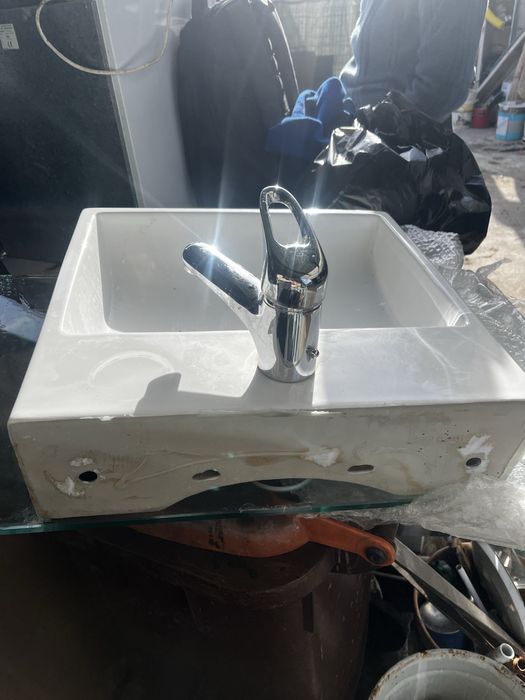 Lavatório de bancada + torneira monocomando – Bom estado