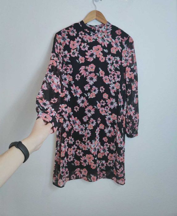 Czarna Sukienka Midi Damska w Drobne Kwiaty z Dlugim Rekawem Esmara