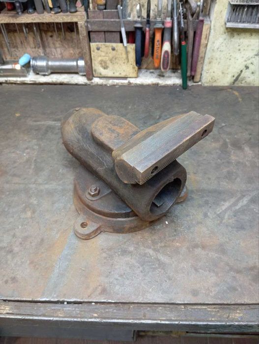 Часть от слесарных тисков тиски лещата тески слесарные