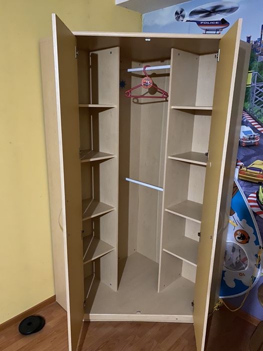 Szafy 2, biurko, puka do pokoju dziecięcego.