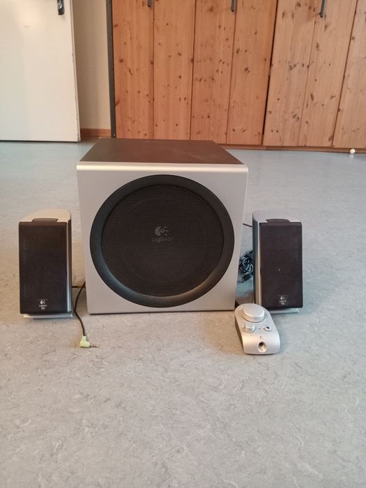 Акустика  Logitech Z-2300 і 200W мега басс