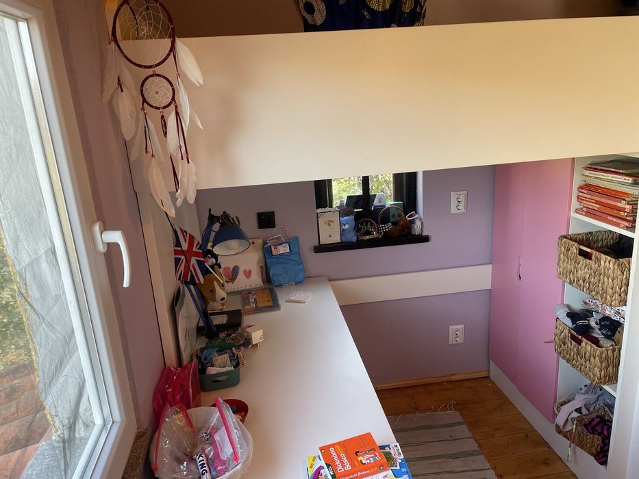 2 camas altas ikea smastad (tenho 1 em preto e outra em cor de rosa)