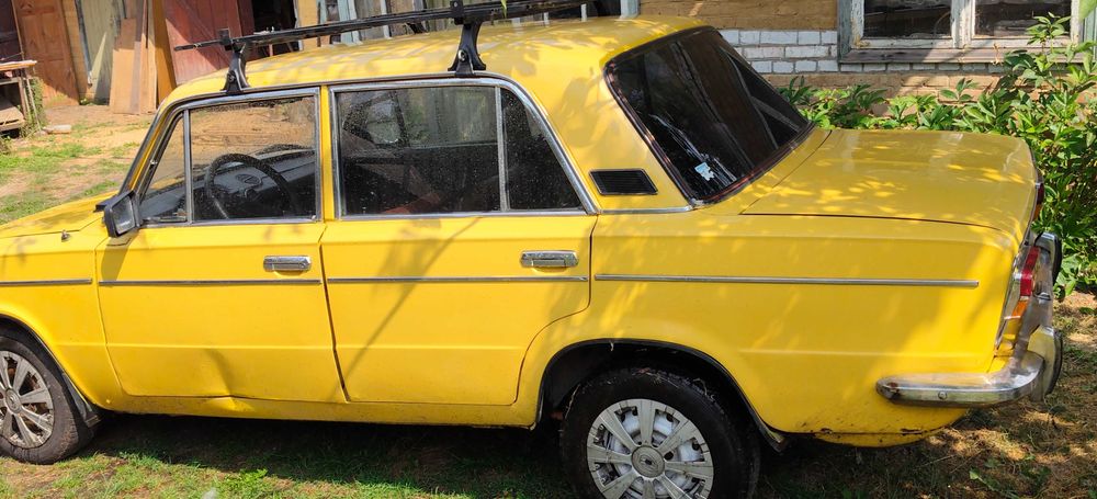 Автомобіль ваз2103