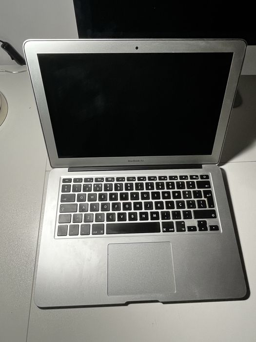 Macbook Air (13- inch)