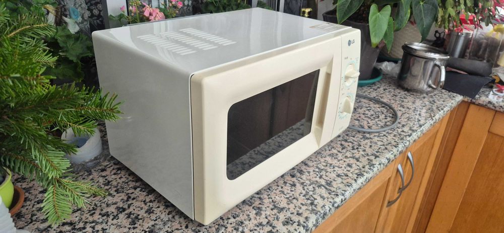 Micro-ondas LG MG-3822G com Grill