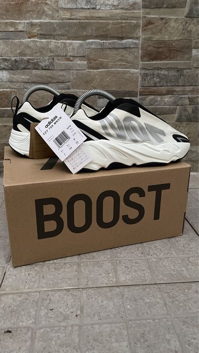 Adidas Yeezy 700MNVN