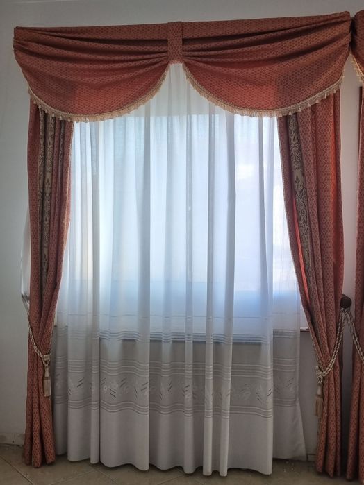 Vários cortinados e sanefas Negociável